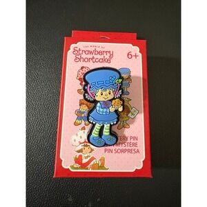 Loungefly Scented Strawberry Shortcake Pin - Blueberry Muffin‎